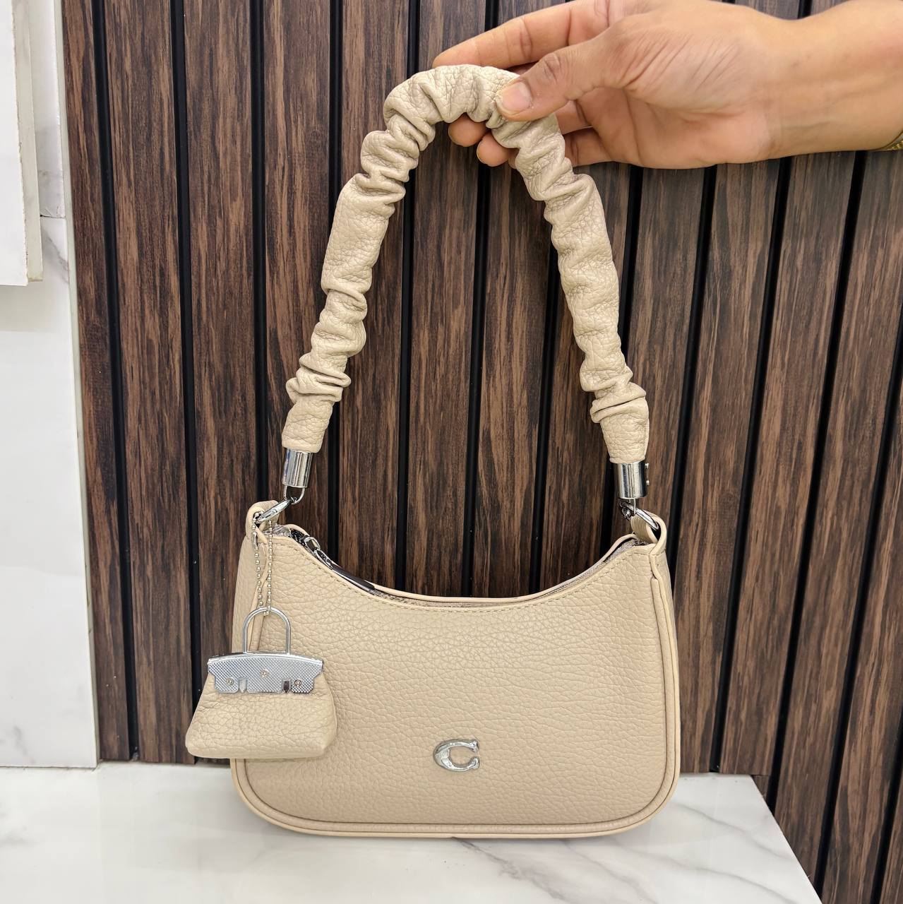 IMG_5642 Bag article 176 - Image 1