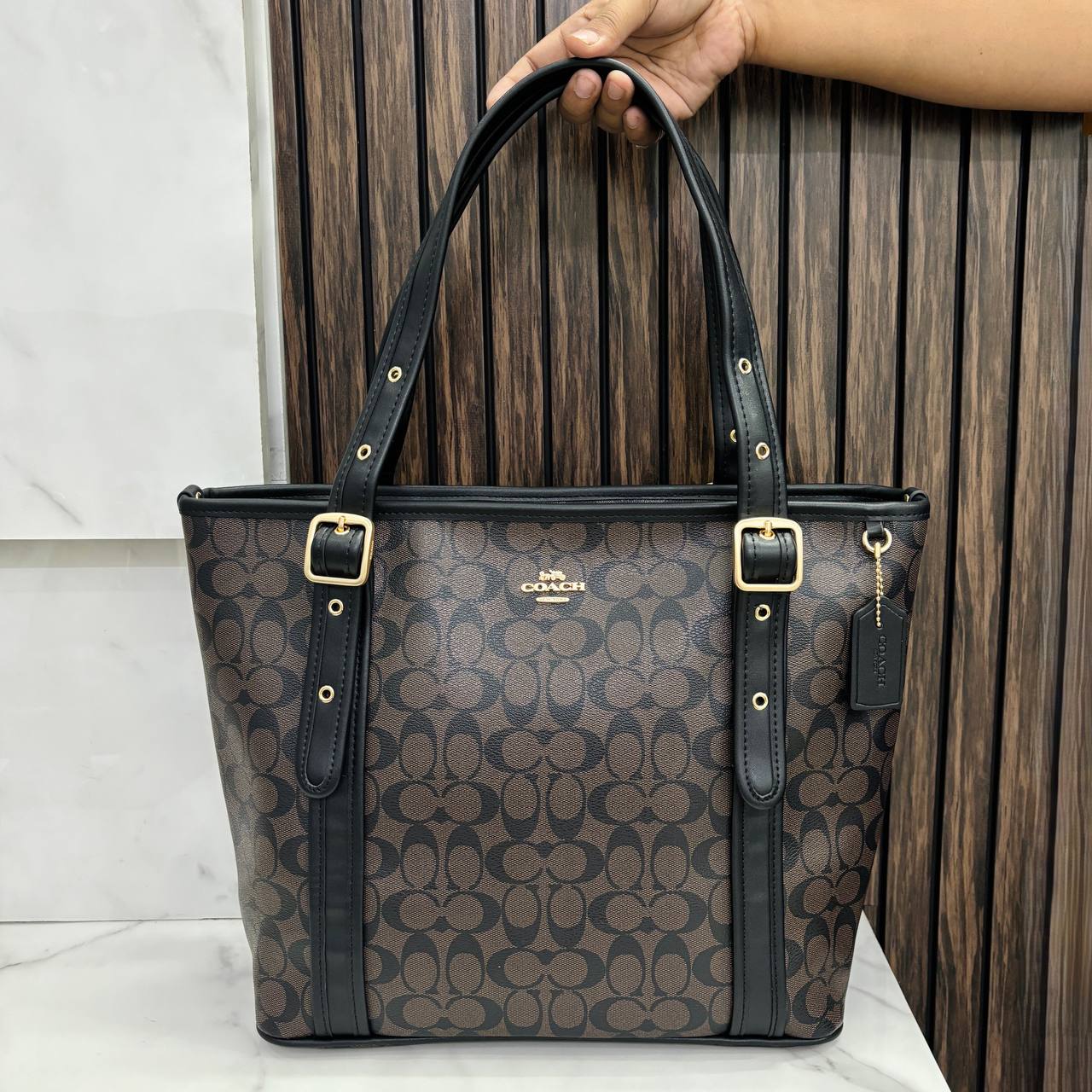 Tote article 136