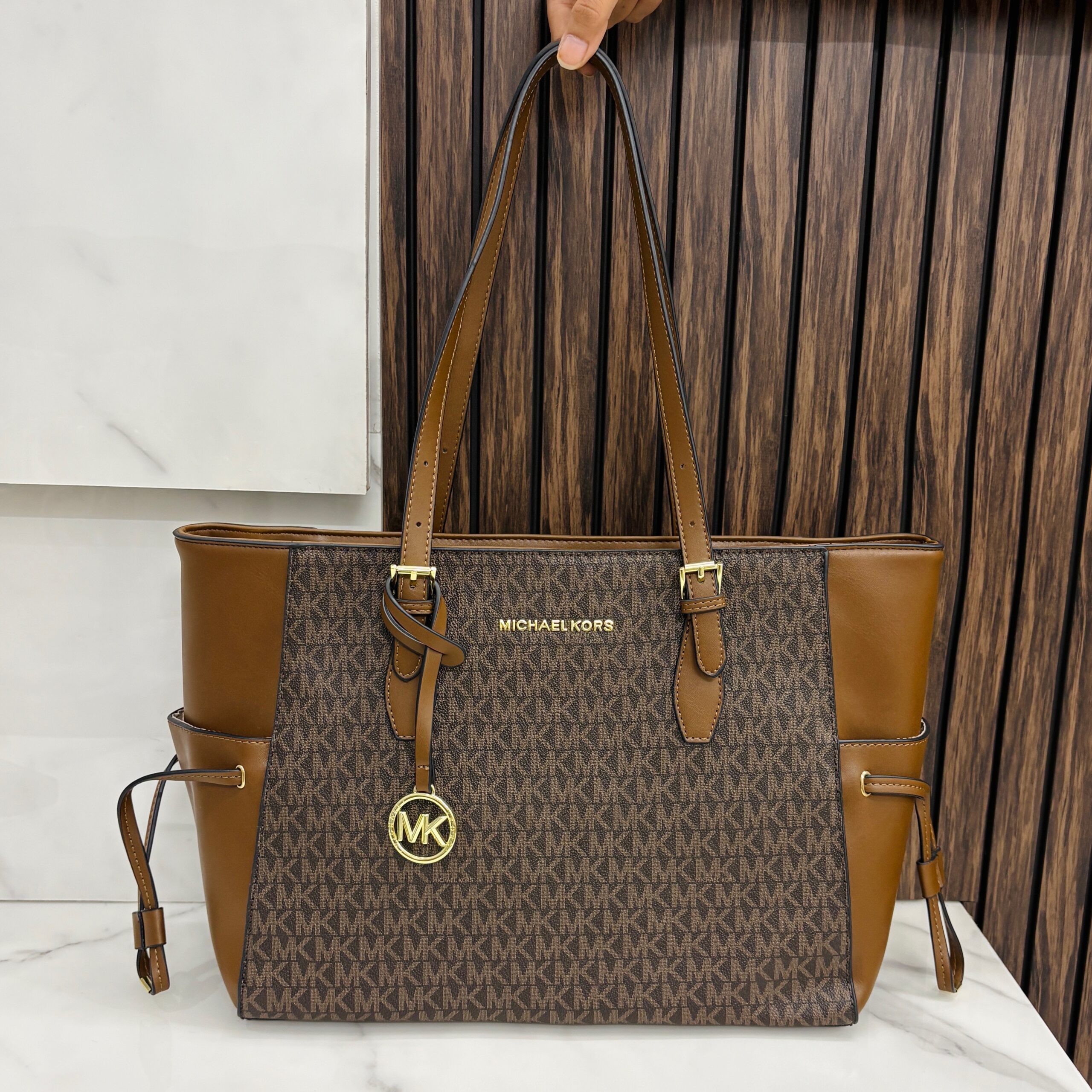 CA482B2A-3FE6-49E1-AA2B-4A2CB102F0BA Tote Bag article 226 brown - Image 1